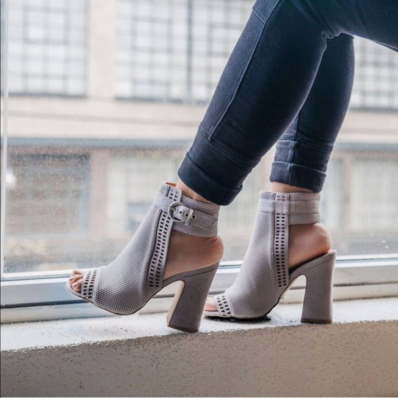 Boutique Shoes - Ash Gray Laser Cut Slingback Block Heel Mule